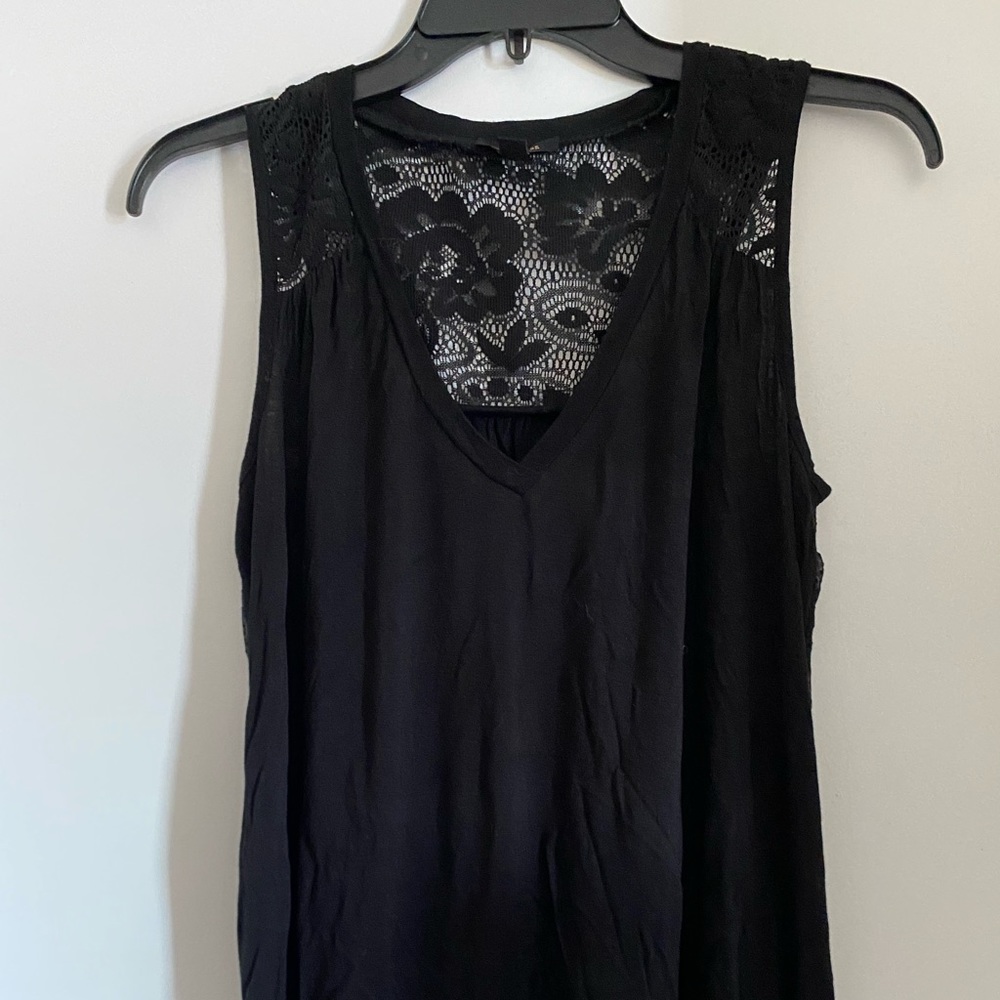 Beautiful lace detailed tank top